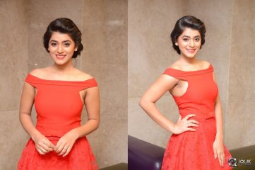 Yamini-Bhaskar-At-100-Days-of-Love-Movie-Audio-Launch